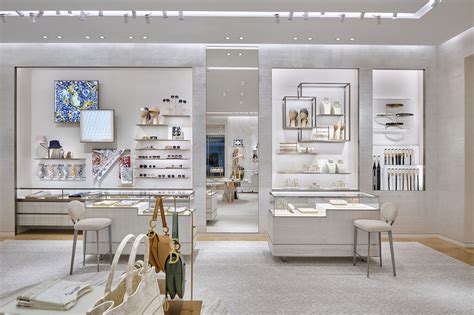 dior space|store Dior vietnam.